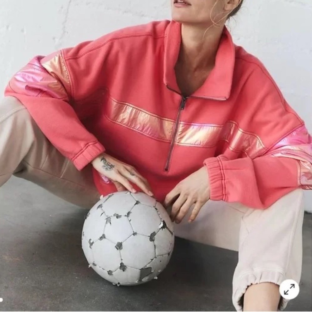 Free People FP Movement Away We Go Half Zip Hibiscus NWT M Oversized, Iridescent